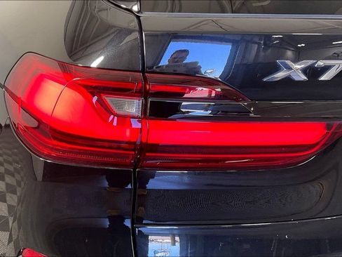 Used 2021 BMW X7 xDrive40i w/ M Sport Package AWD/4WD image 40