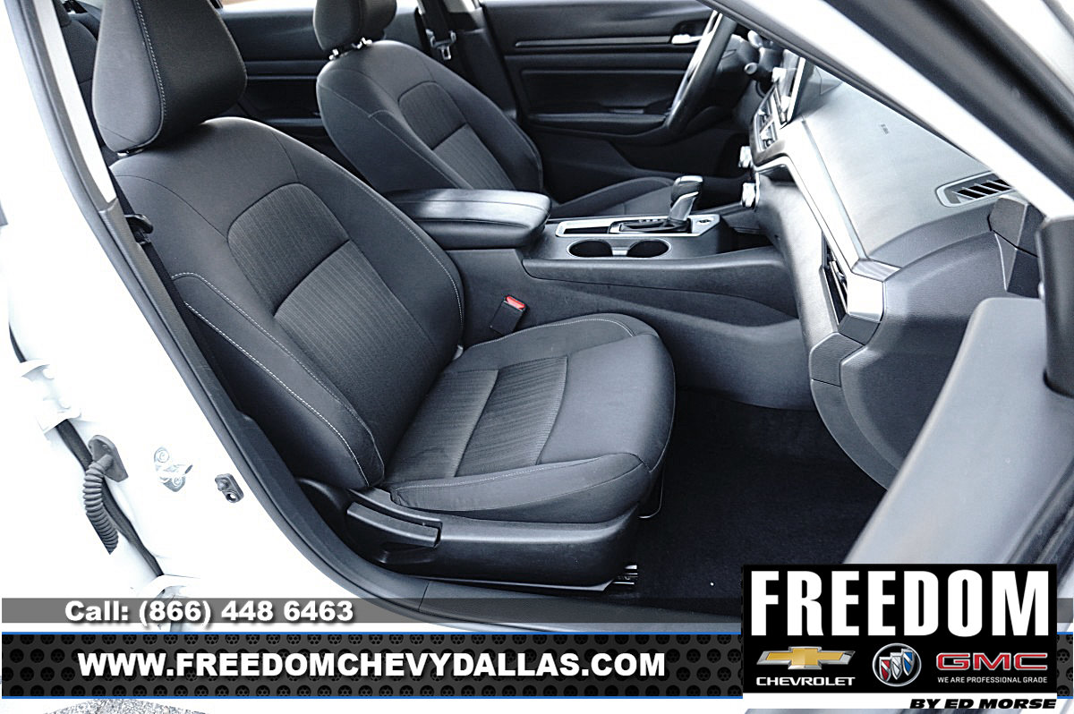 Used 2025 Nissan Altima 2.5 SV FWD image 11