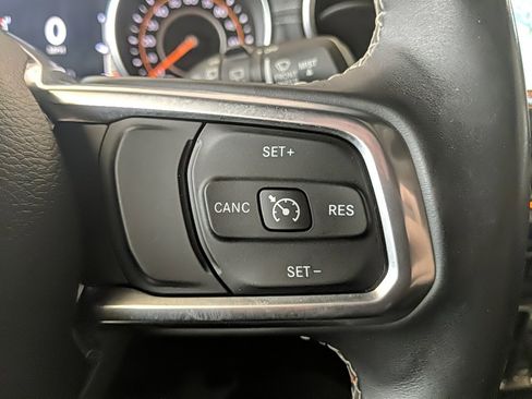Used 2018 Jeep Wrangler Unlimited Sahara image 17