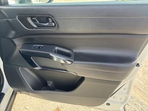 Used 2024 Nissan Pathfinder SV image 20