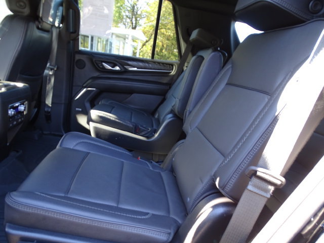 Used 2023 GMC Yukon Denali w/ Advanced Technology Package AWD/4WD image 5
