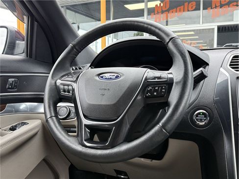 Used 2018 Ford Explorer Limited w/ Ford Safe & Smart Package FWD image 17