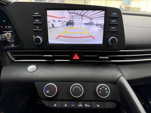Used 2021 Hyundai Elantra SEL FWD image 28