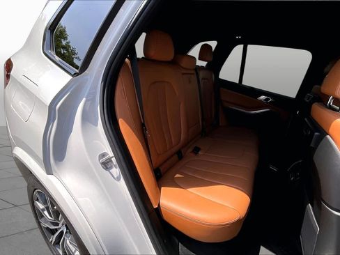 Used 2021 BMW X5 xDrive40i w/ M Sport Package AWD/4WD image 19