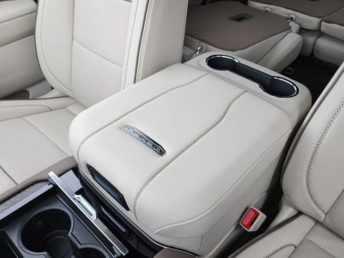 New 2026 GMC Yukon Denali w/ Denali Reserve Package AWD/4WD image 37