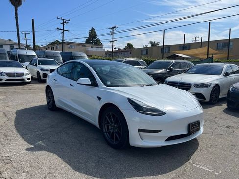 Used 2023 Tesla Model 3 Standard Range image 4