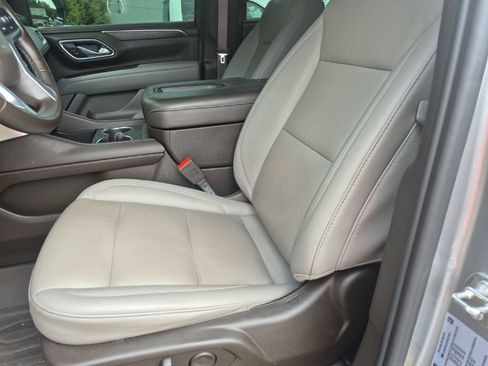 Used 2024 Chevrolet Tahoe Z71 w/ Luxury Package AWD/4WD image 11