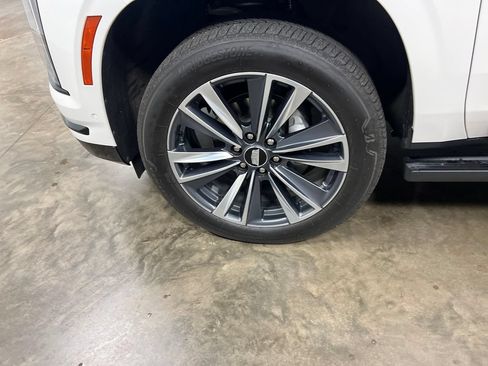 Certified 2025 Cadillac Escalade Sport w/ Touring Package AWD/4WD image 17
