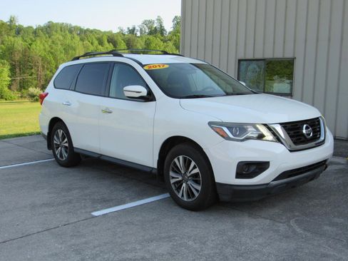 Used 2017 Nissan Pathfinder S FWD image 2