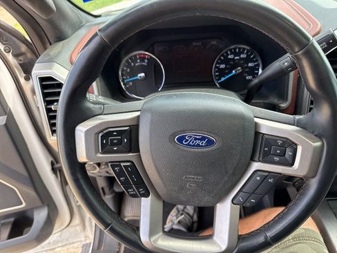 Used 2022 Ford F250 Platinum w/ FX4 Off-Road Package AWD/4WD image 22