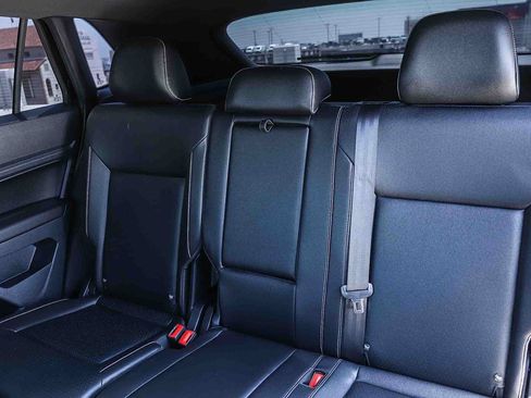 Certified 2020 Volkswagen Atlas Cross Sport SE FWD image 18