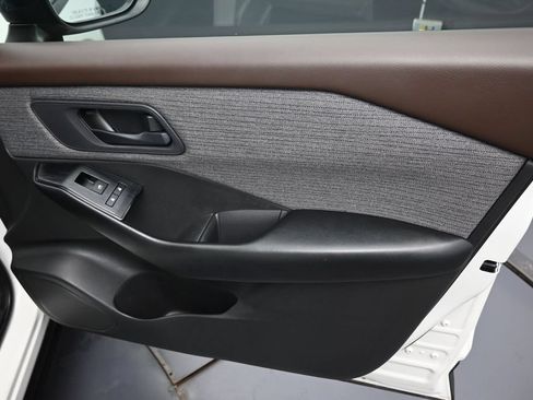 Used 2023 Nissan Rogue S FWD image 30