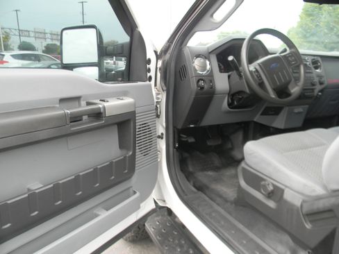 Used 2016 Ford F250 XLT w/ Advanced Security Group image 6