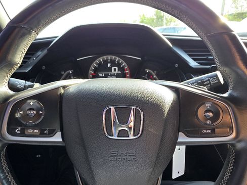Used 2018 Honda Civic Sport image 11