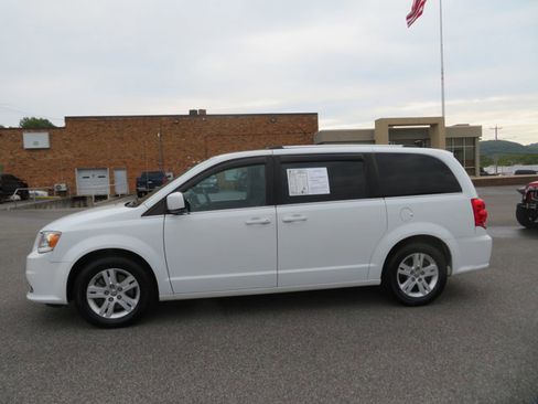 Used 2018 Dodge Grand Caravan SXT image 6