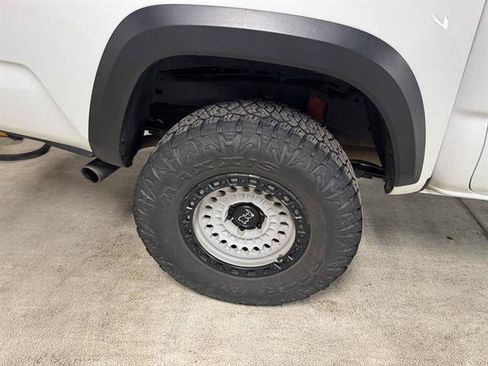 Used 2023 Toyota Tacoma TRD Off-Road w/ Black Out Package (TMS) AWD/4WD image 7