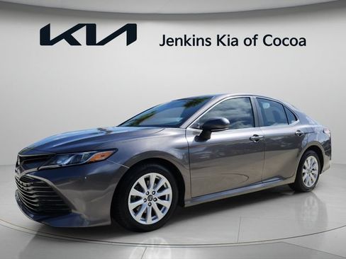 Used 2018 Toyota Camry LE w/ Convenience Package FWD image 10