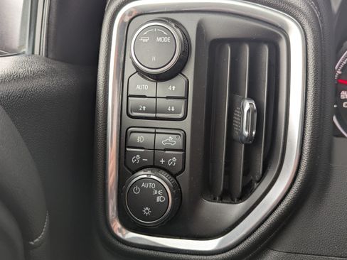 Used 2022 Chevrolet Silverado 1500 RST w/ Z71 Off-Road Package AWD/4WD image 19