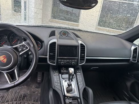 Used 2016 Porsche Cayenne image 8
