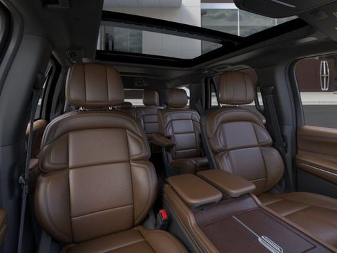 New 2026 Lincoln Navigator Reserve AWD/4WD image 11