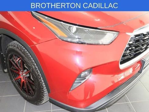 Used 2022 Toyota Highlander XLE AWD/4WD image 12