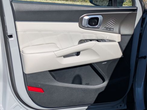 Used 2023 Kia Sorento SX image 19