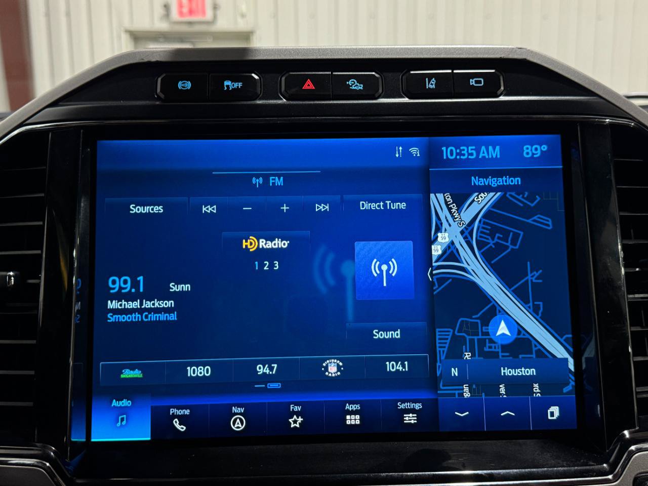 Used 2022 Ford F350 King Ranch w/ Tremor Off-Road Package AWD/4WD image 43