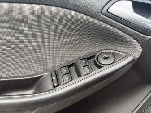 Used 2014 Ford Focus SE FWD image 12