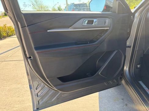 Used 2025 Ford Explorer ST-Line w/ ST-Line Street Pack AWD/4WD image 10