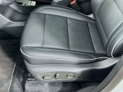 Used 2025 Buick Enclave Preferred AWD/4WD image 27