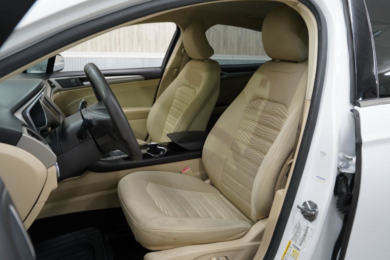 Used 2016 Ford Fusion SE FWD image 21