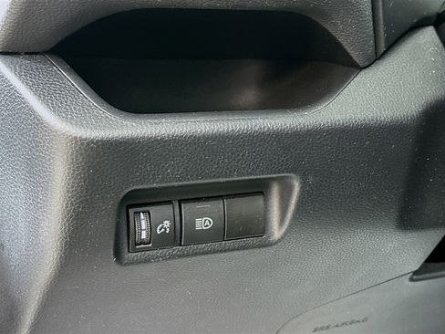 Used 2021 Toyota RAV4 LE image 10