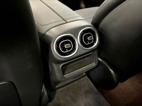 Used 2025 Mercedes-Benz GLC 300 4MATIC image 10