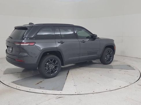 New 2025 Jeep Grand Cherokee Limited image 15