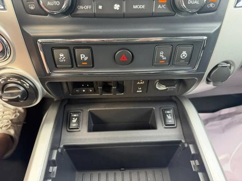 Used 2017 Nissan Titan PRO-4X w/ Pro-4x Convenience Package AWD/4WD image 24