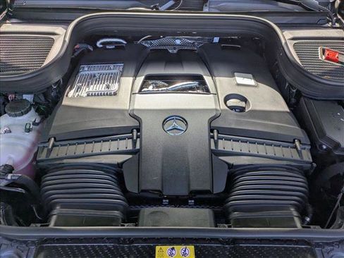 New 2026 Mercedes-Benz GLS 580 4MATIC image 17
