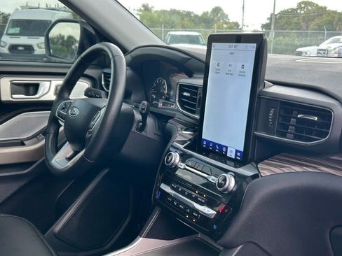 Used 2024 Ford Explorer Limited w/ Limited Technology Package RWD image 26