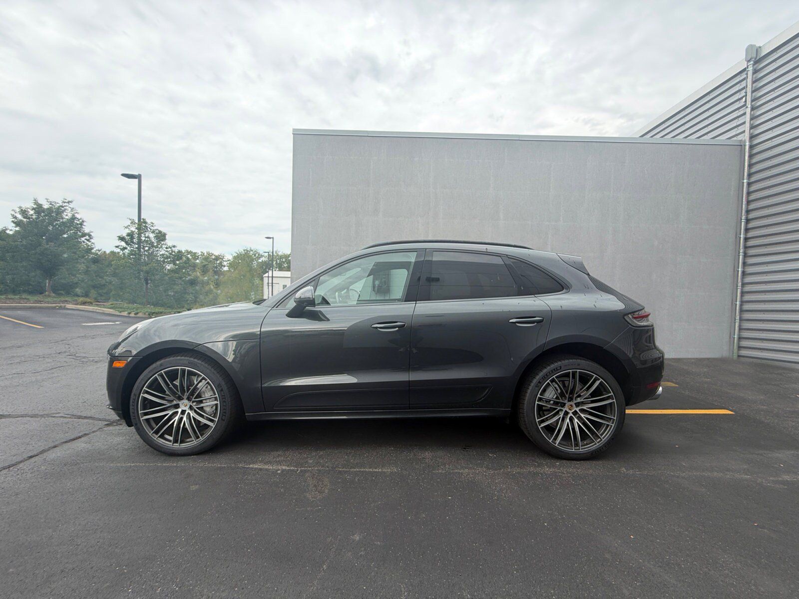 Used 2020 Porsche Macan Turbo AWD/4WD image 2