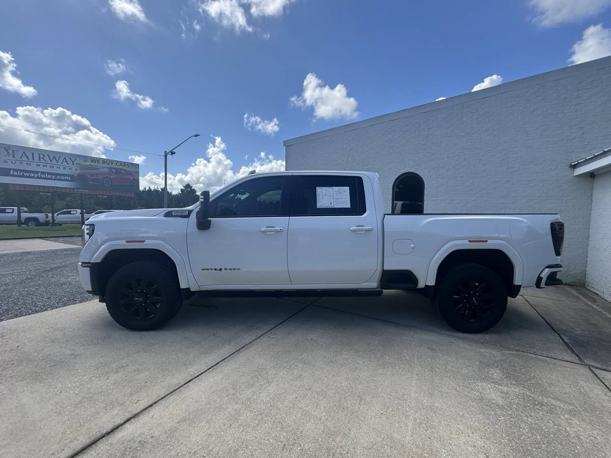 Used 2024 GMC Sierra 2500 AT4 w/ AT4 Premium Plus Package AWD/4WD image 2