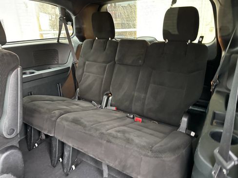Used 2015 Dodge Grand Caravan SE image 8