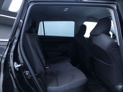 Certified 2023 Toyota Highlander L image 20