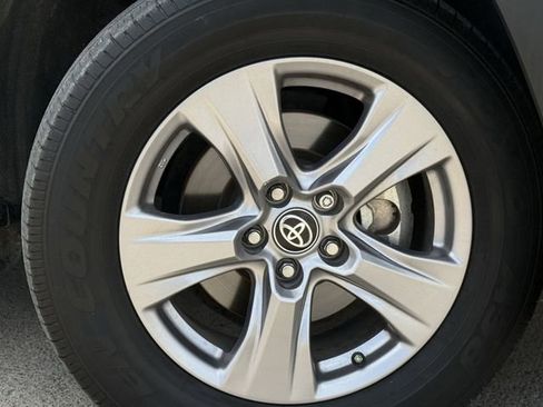 Used 2025 Toyota RAV4 XLE w/ Convenience Package FWD image 10