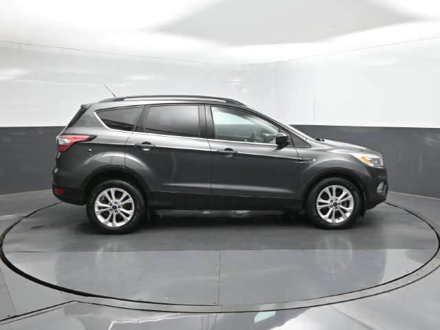 Used 2017 Ford Escape SE w/ Equipment Group 201A FWD image 11