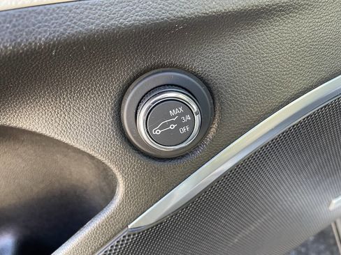 Used 2021 Buick Enclave Essence image 14