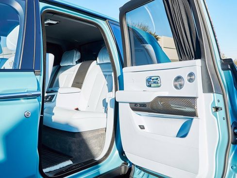 Used 2022 Rolls-Royce Cullinan Black Badge w/ Dark Exterior Package image 23