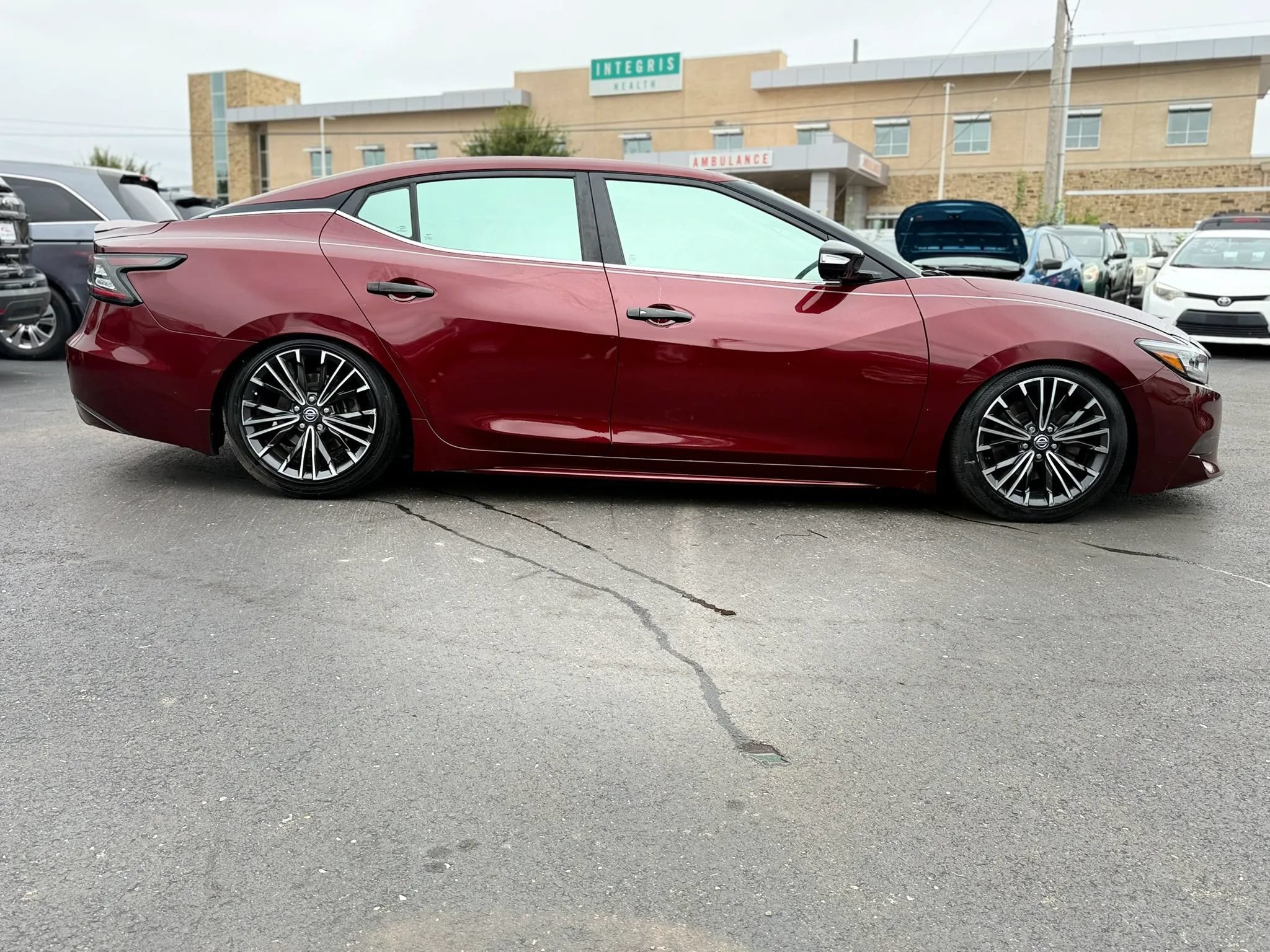 Used 2016 Nissan Maxima Platinum w/ Interior Lighting Package FWD image 2