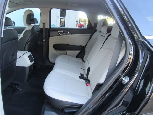 Used 2023 Kia Sportage EX image 19