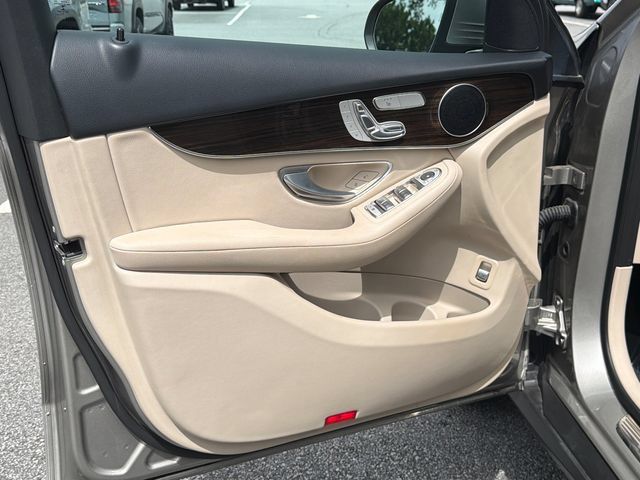 Used 2022 Mercedes-Benz GLC 300 image 12