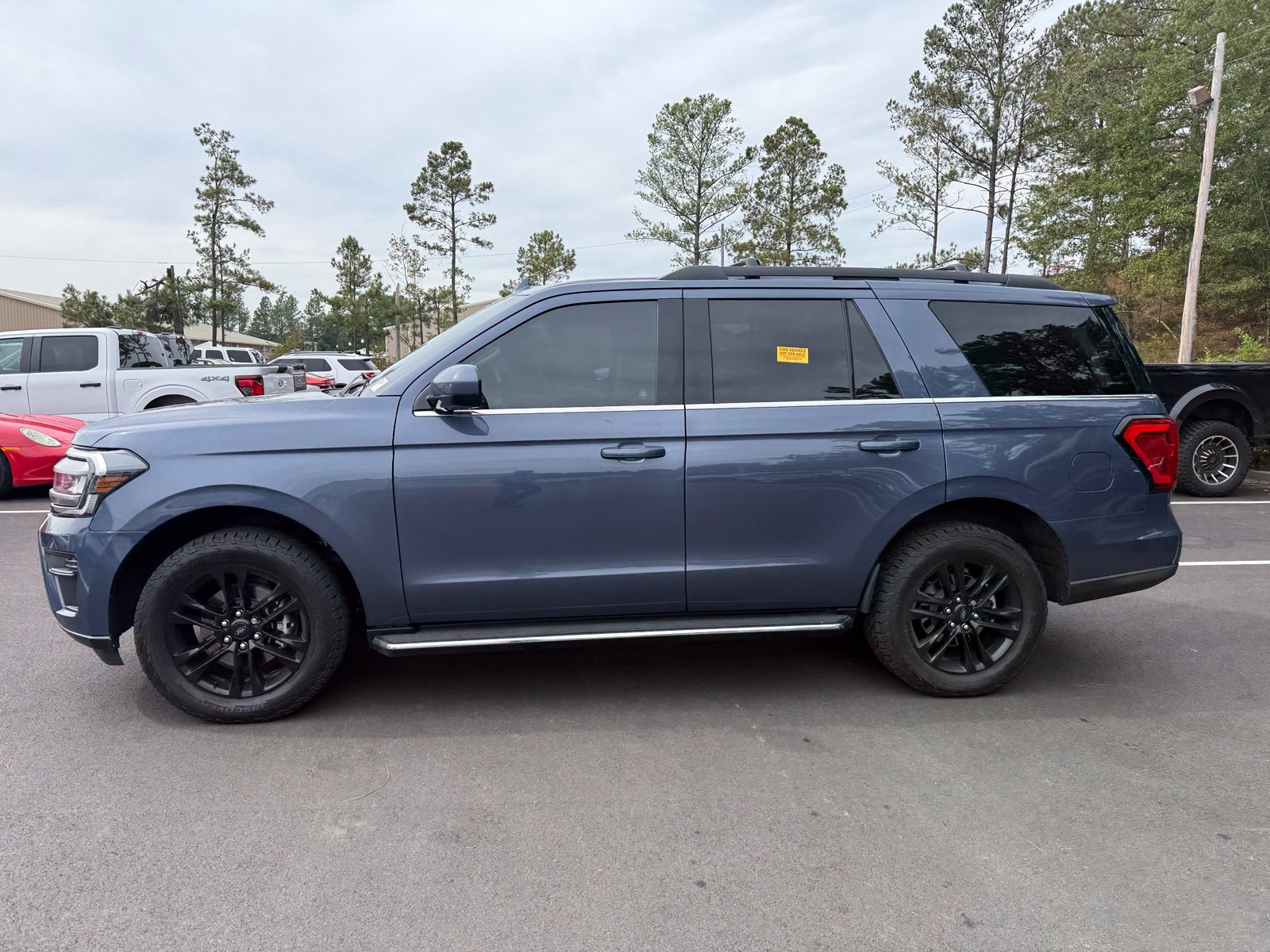 Used 2022 Ford Expedition XLT RWD image 4