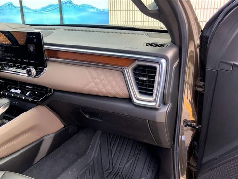 Used 2023 GMC Canyon Denali image 16